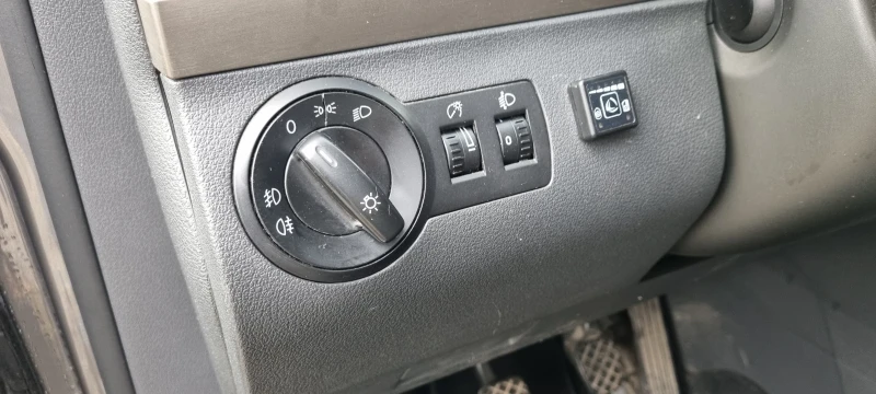 VW Touran Бензин/Газ, снимка 6 - Автомобили и джипове - 52447958