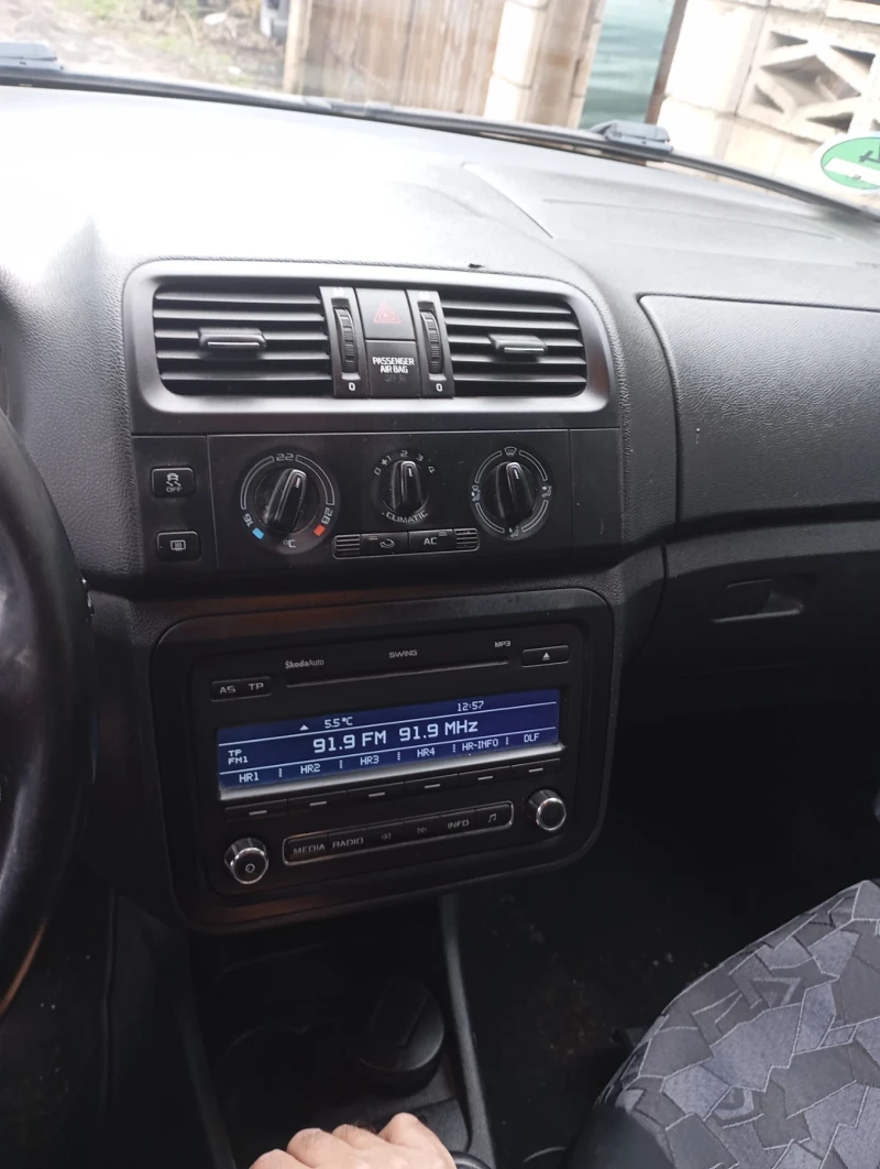 Skoda Fabia 1.6 TDI, снимка 10 - Автомобили и джипове - 53427778