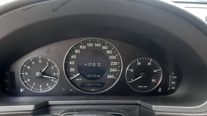 Mercedes-Benz E 270 2.7 CDi Automatic - 6999 лв. - 26342790 15