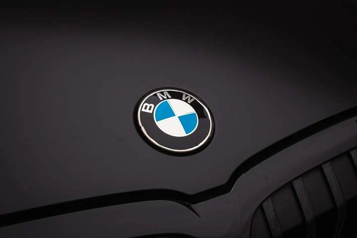 BMW 330 330i xDrive Sedan, снимка 8 - Автомобили и джипове - 54340750