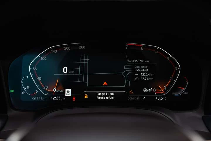 BMW 330 330i xDrive Sedan, снимка 9 - Автомобили и джипове - 54340750