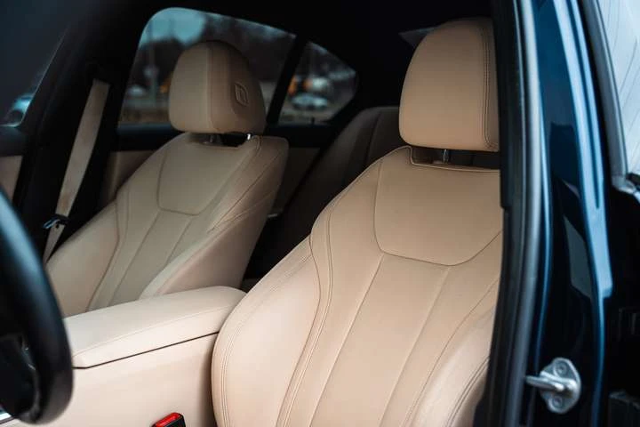 BMW 330 330i xDrive Sedan, снимка 6 - Автомобили и джипове - 54340750