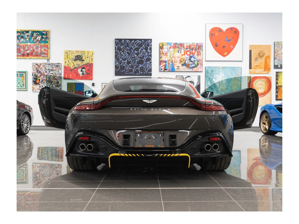 Aston Martin V12 Vantage  - изображение 7