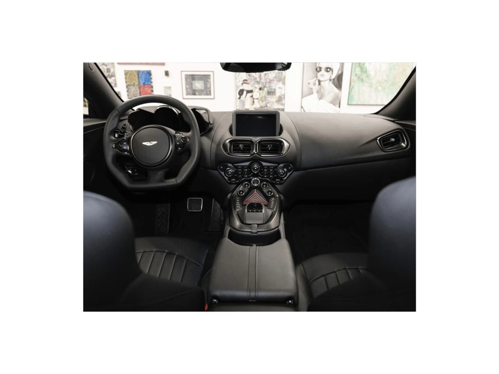 Aston Martin V12 Vantage  - изображение 9