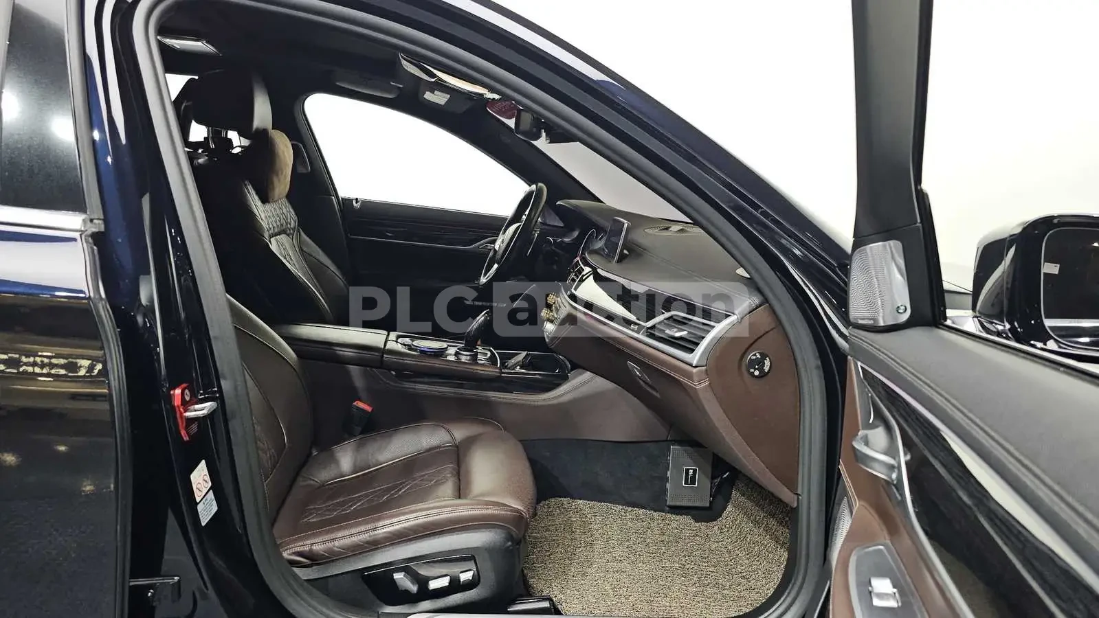 BMW 740 2018* LONG* МАСАЖ* ОБДУХ* 360* HARMAN* КРАЙНА ЦЕНА, снимка 11 - Автомобили и джипове - 53916638