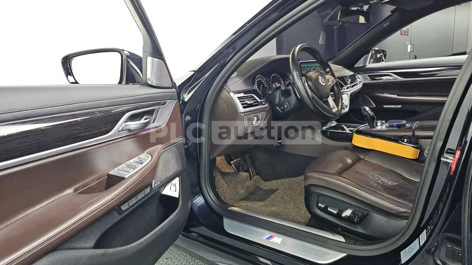 BMW 740 2018* LONG* МАСАЖ* ОБДУХ* 360* HARMAN* КРАЙНА ЦЕНА, снимка 10 - Автомобили и джипове - 53916638