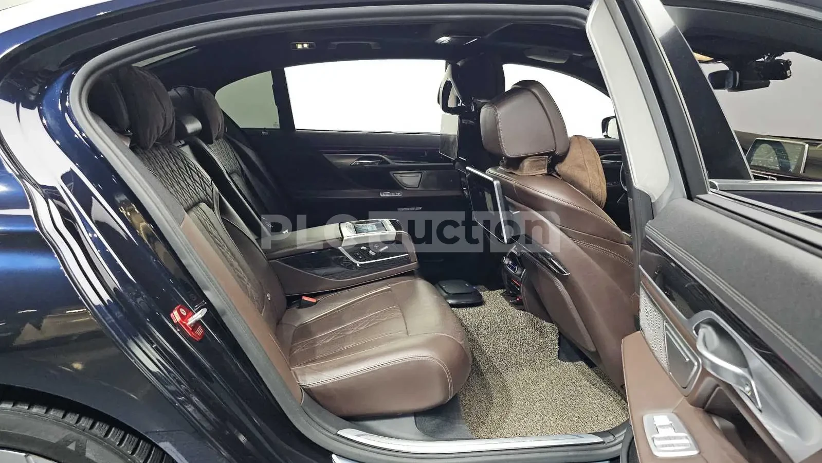 BMW 740 2018* LONG* МАСАЖ* ОБДУХ* 360* HARMAN* КРАЙНА ЦЕНА, снимка 12 - Автомобили и джипове - 53916638