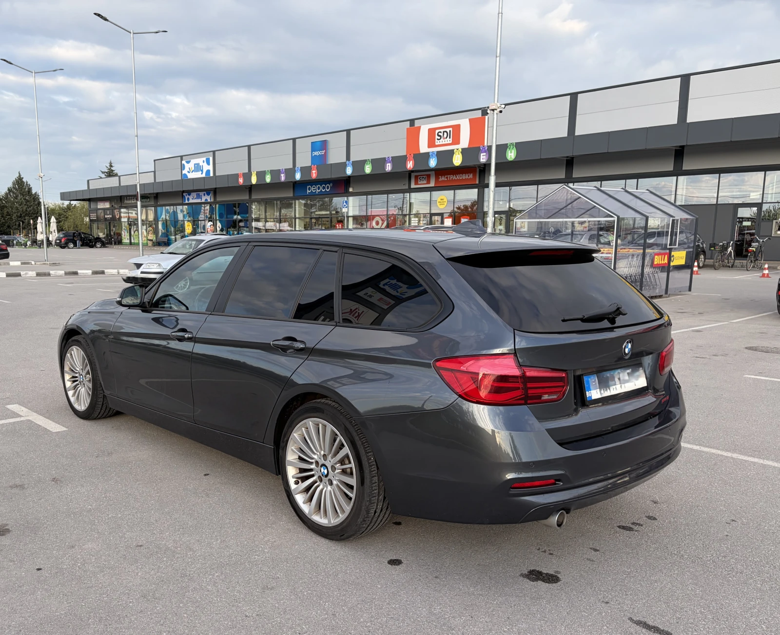 BMW 320, снимка 9 - Автомобили и джипове - 54442353