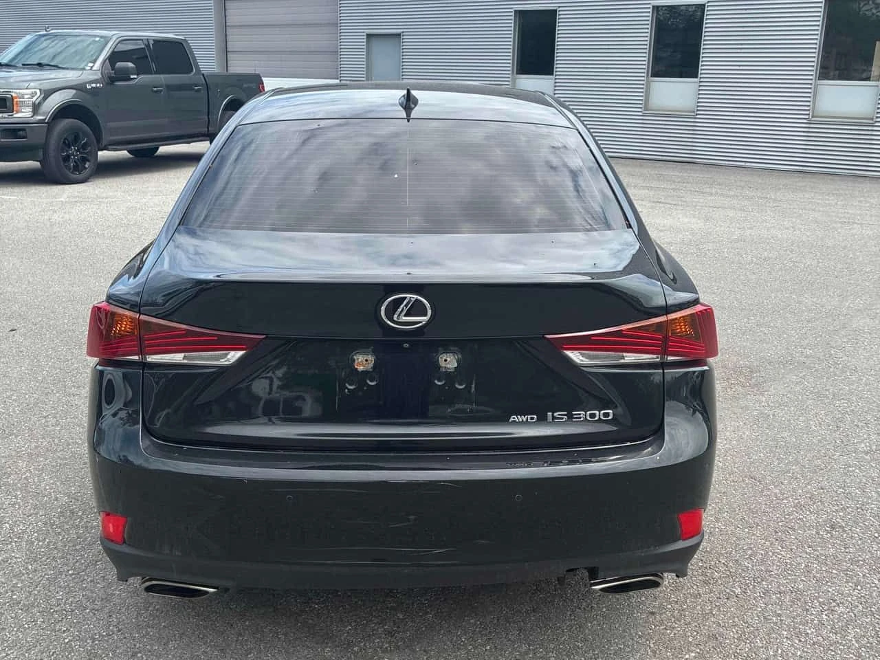 Lexus IS 300 * 4dr Sdn AWD * ПОДГРЕВИ * ШИБИДАХ * KEYLESS * , снимка 4 - Автомобили и джипове - 54641375