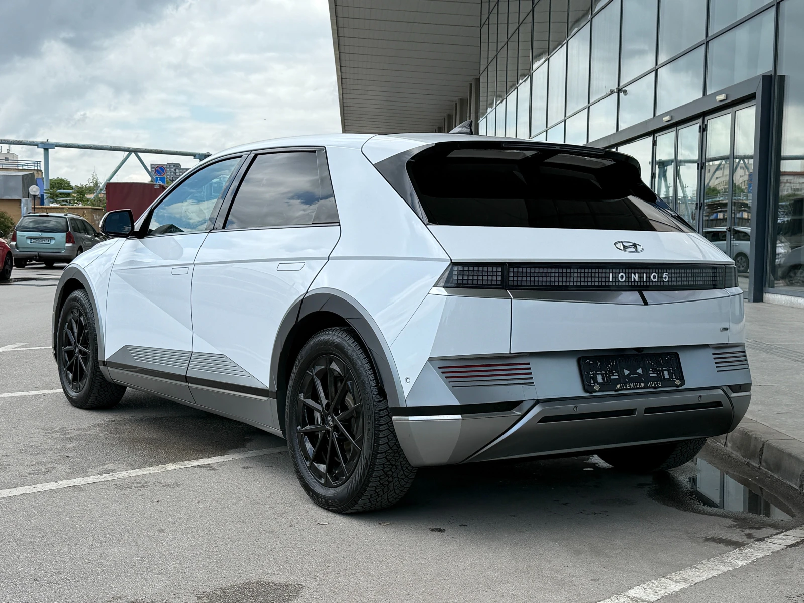 Hyundai Ioniq 5 3 ГОДИНИ ГАРАНЦИЯ/77kWh Long Range 4x4/Швейцария, снимка 3 - Автомобили и джипове - 54753019