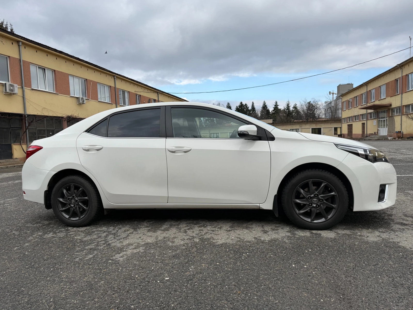 Toyota Corolla 1, 6 бензин, снимка 5 - Автомобили и джипове - 54873808