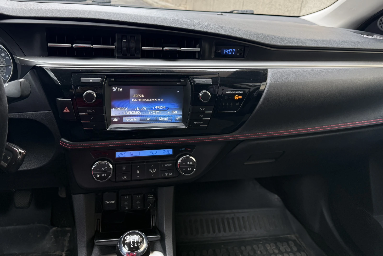 Toyota Corolla 1.6 бензин, снимка 3 - Автомобили и джипове - 54873808