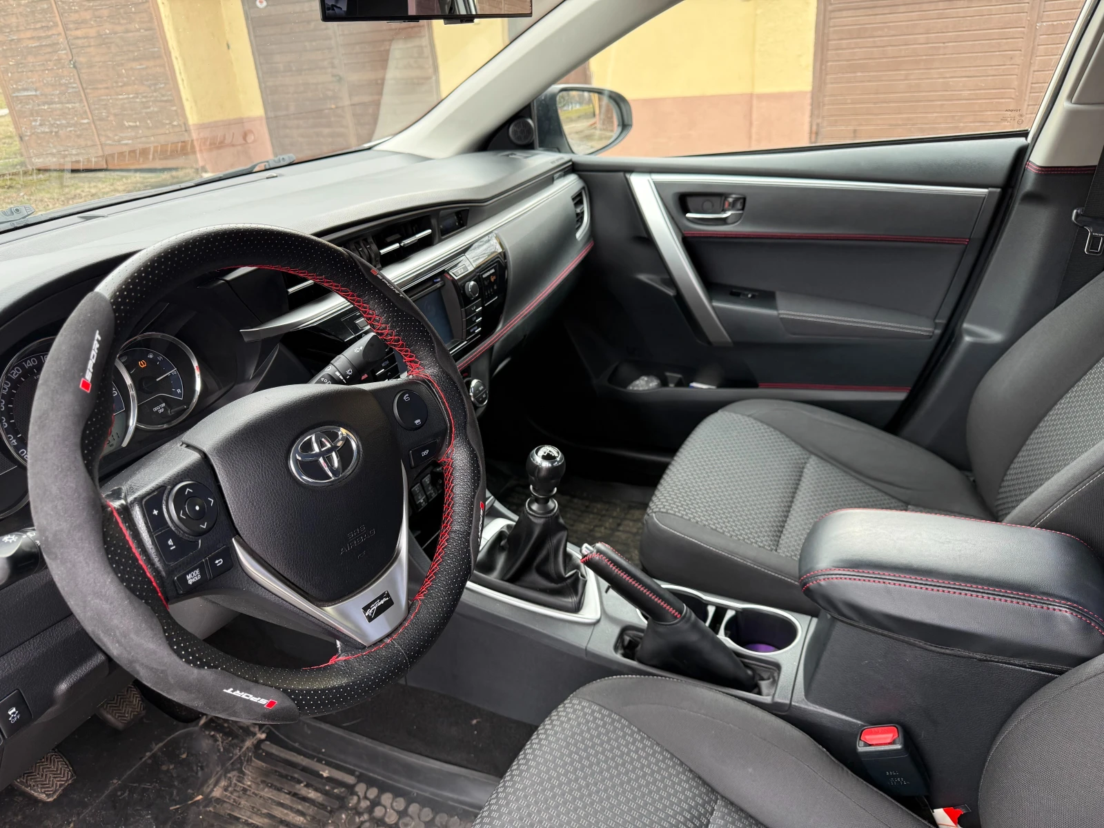 Toyota Corolla 1, 6 бензин, снимка 4 - Автомобили и джипове - 54873808