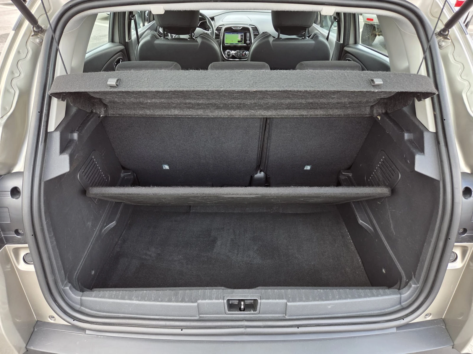 Renault Captur 1.5 dci , снимка 15 - Автомобили и джипове - 54968571