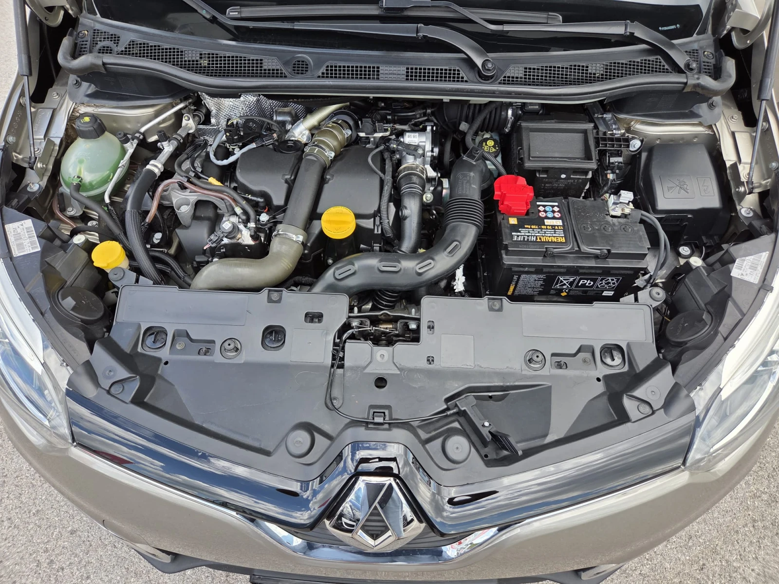 Renault Captur 1.5 dci , снимка 16 - Автомобили и джипове - 54968571