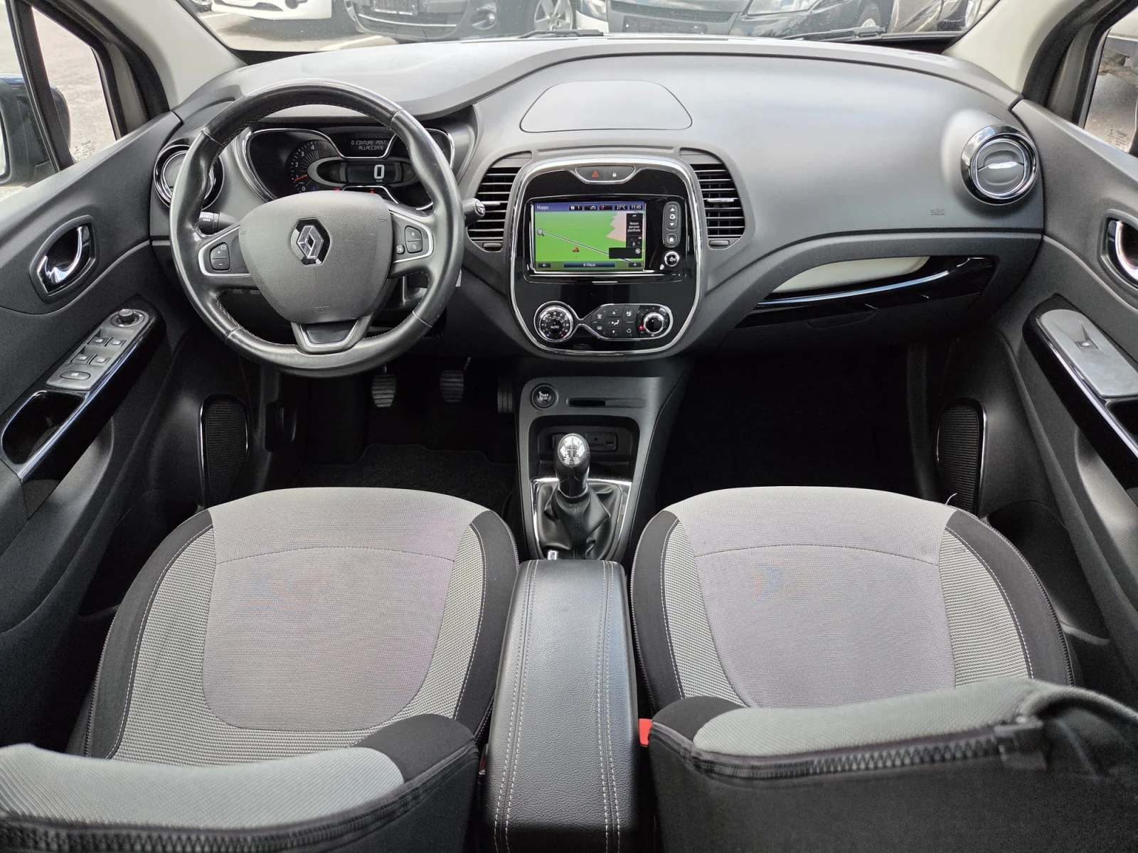 Renault Captur 1.5 dci , снимка 8 - Автомобили и джипове - 54968571