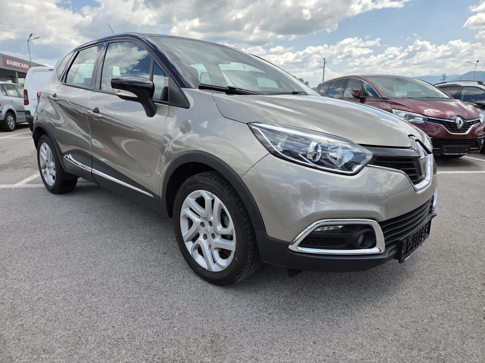 Renault Captur 1.5 dci , снимка 3 - Автомобили и джипове - 54968571