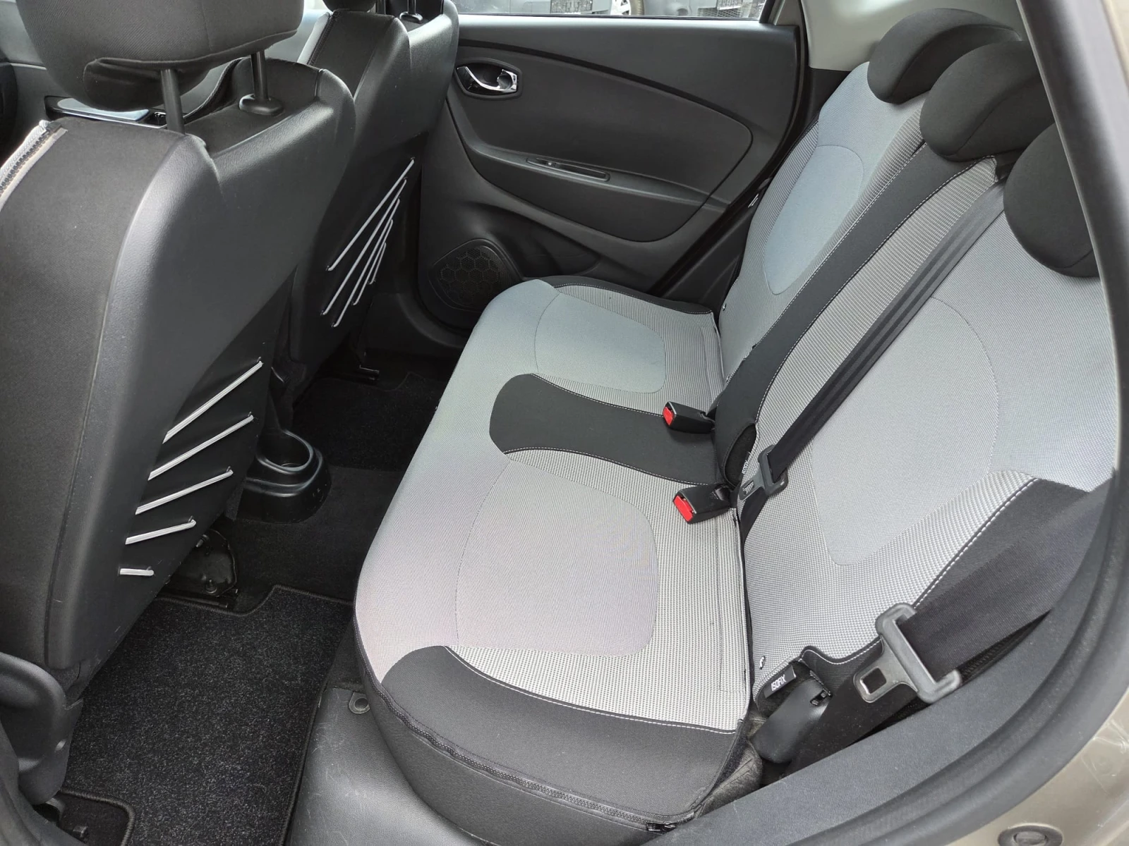 Renault Captur 1.5 dci , снимка 11 - Автомобили и джипове - 54968571