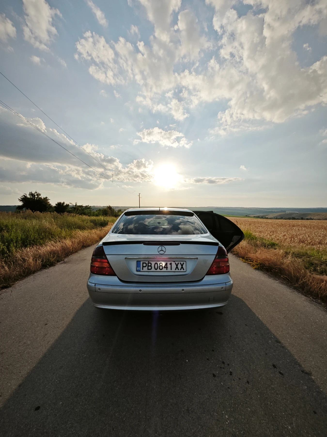 Mercedes-Benz E 220, снимка 3 - Автомобили и джипове - 54991612