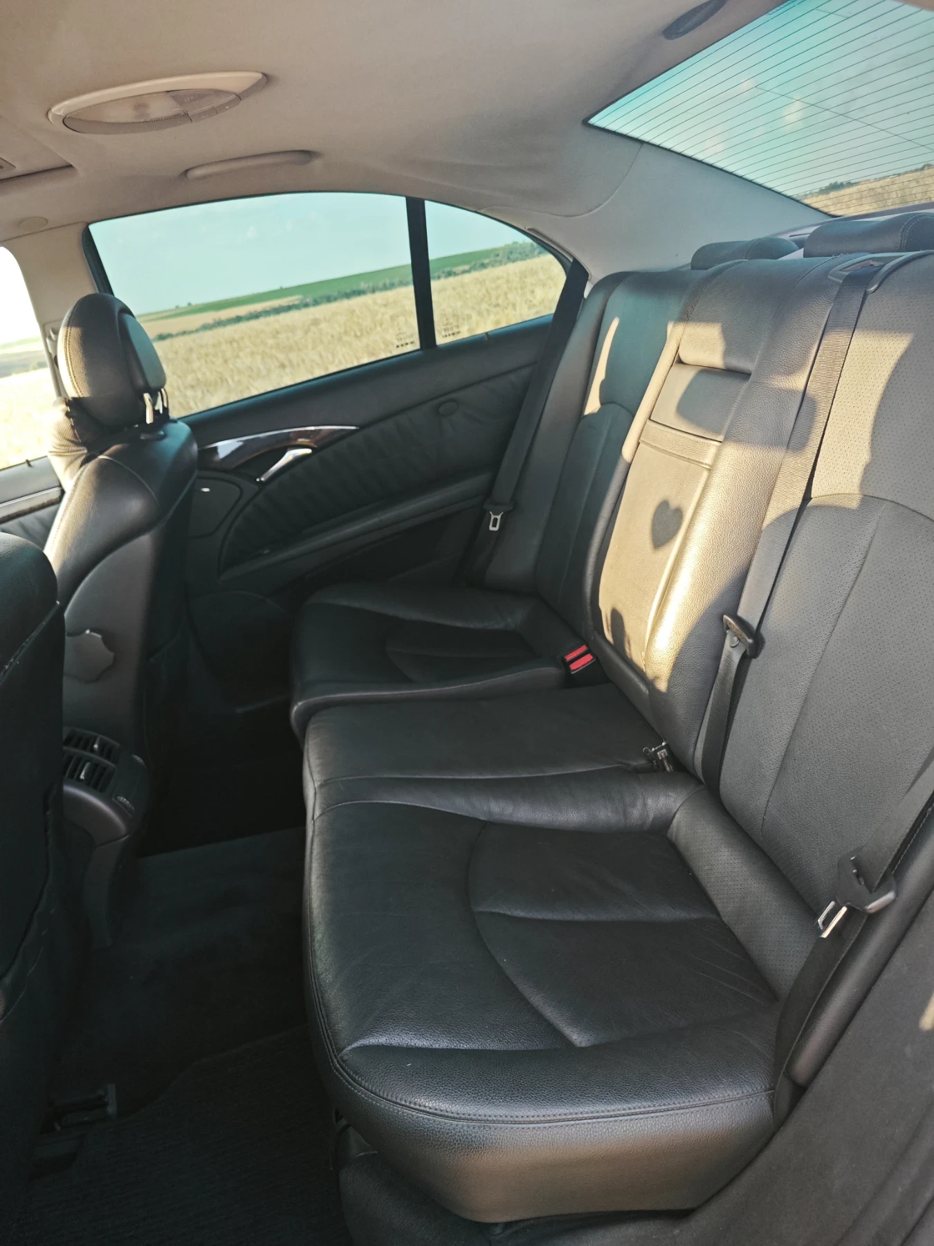Mercedes-Benz E 220, снимка 11 - Автомобили и джипове - 54991612