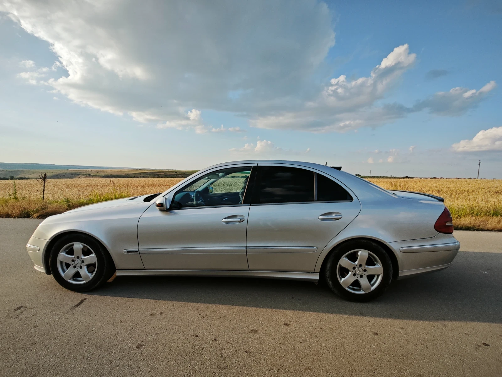 Mercedes-Benz E 220, снимка 6 - Автомобили и джипове - 54991612