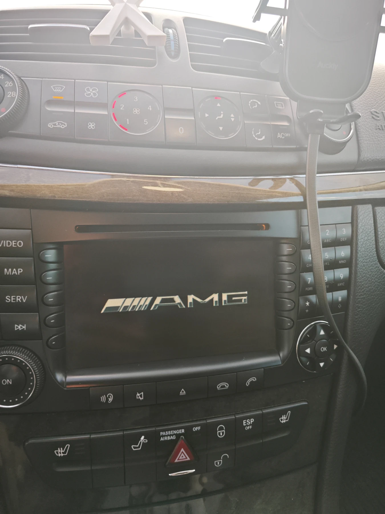 Mercedes-Benz E 220, снимка 9 - Автомобили и джипове - 54991612