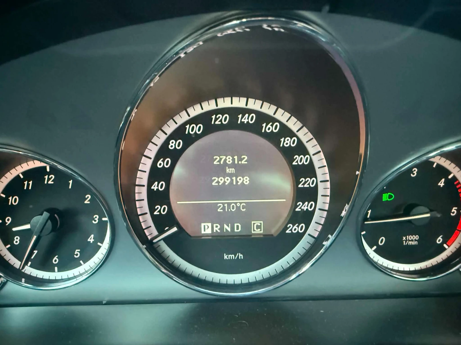 Mercedes-Benz E 250, снимка 13 - Автомобили и джипове - 54999962