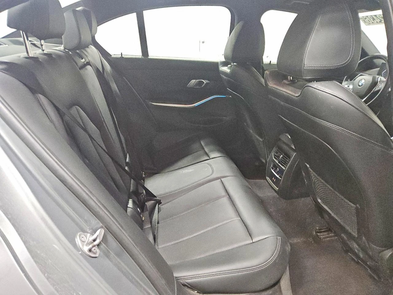 BMW 330 xi xDrive, снимка 10 - Автомобили и джипове - 55377053
