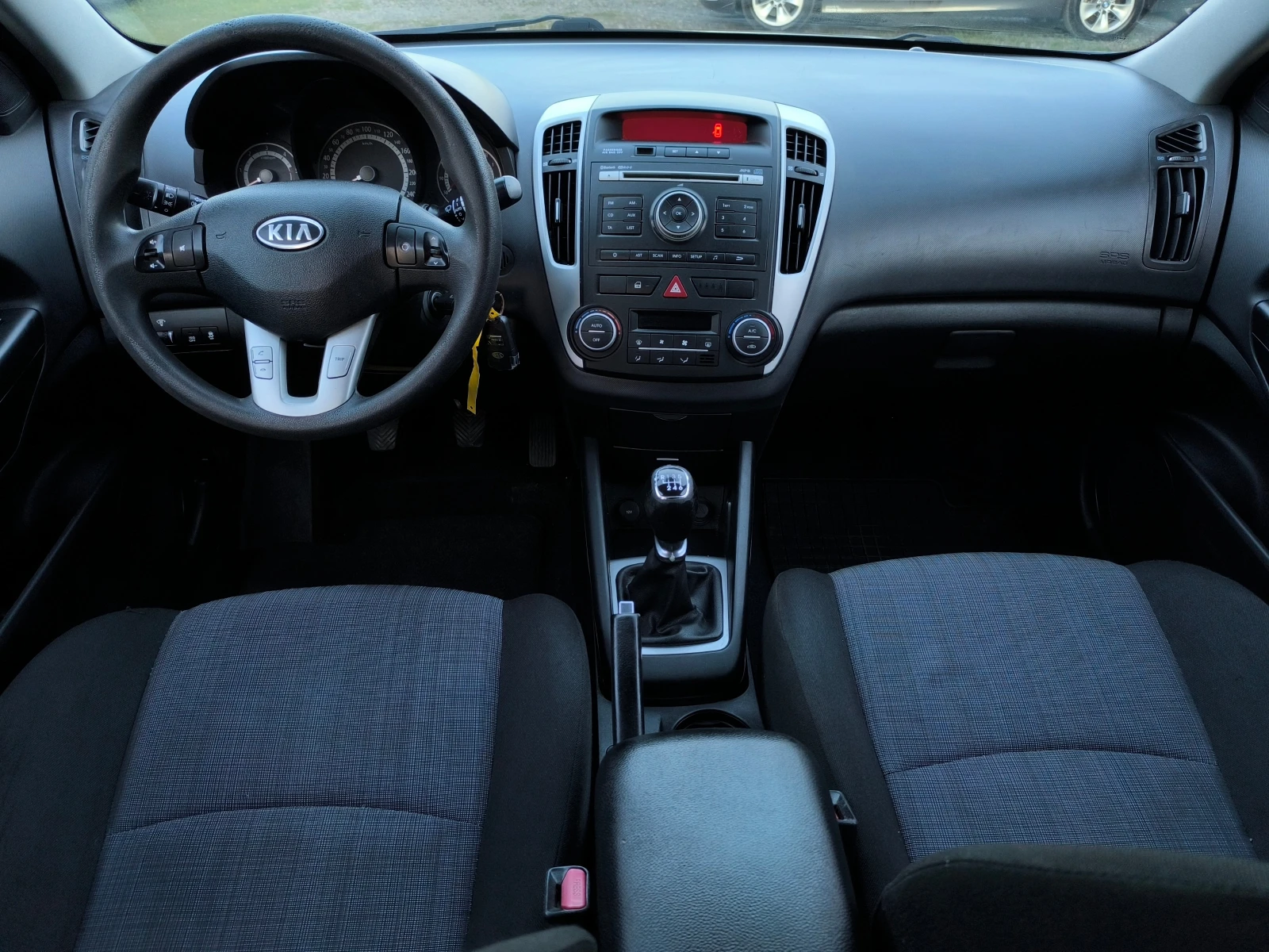 Kia Ceed FACE LIFT-1.6CRDI-116кс-6 скорости-КЛИМА-EURO 5 !!, снимка 13 - Автомобили и джипове - 55941767