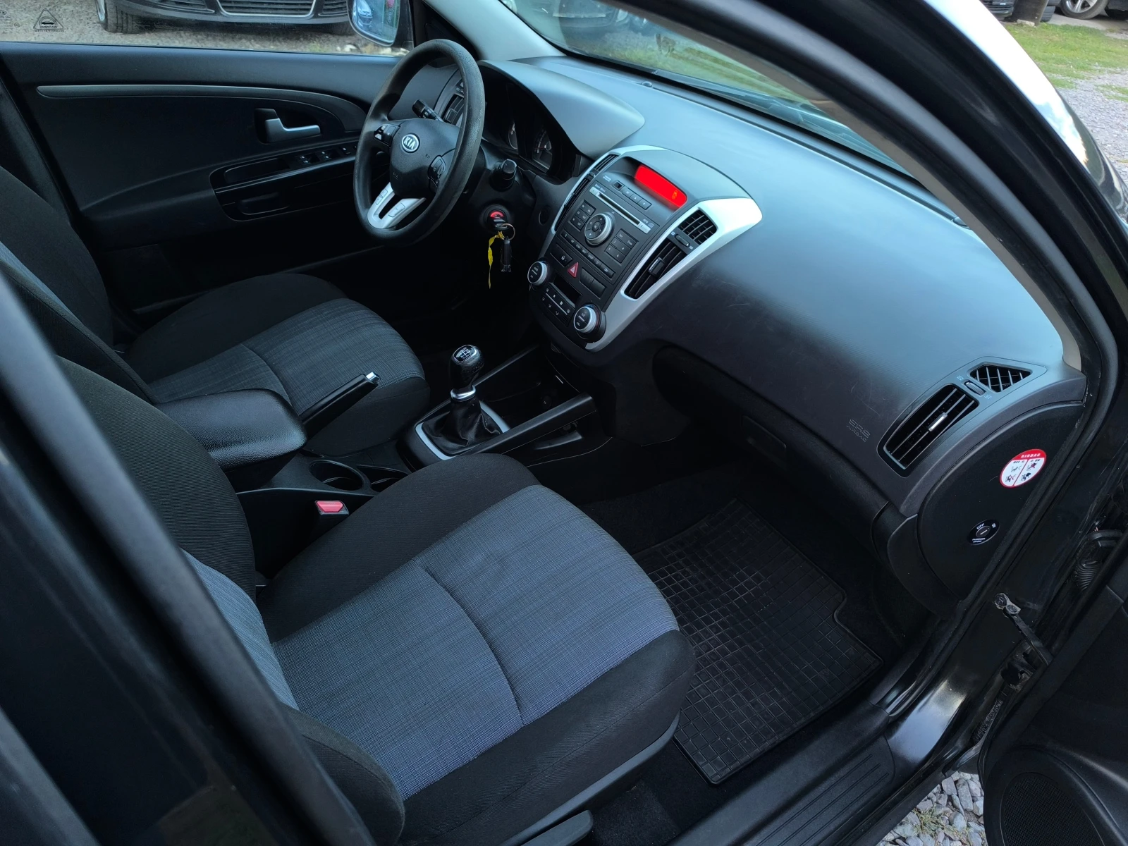 Kia Ceed FACE LIFT-1.6CRDI-116кс-6 скорости-КЛИМА-EURO 5 !!, снимка 14 - Автомобили и джипове - 55941767