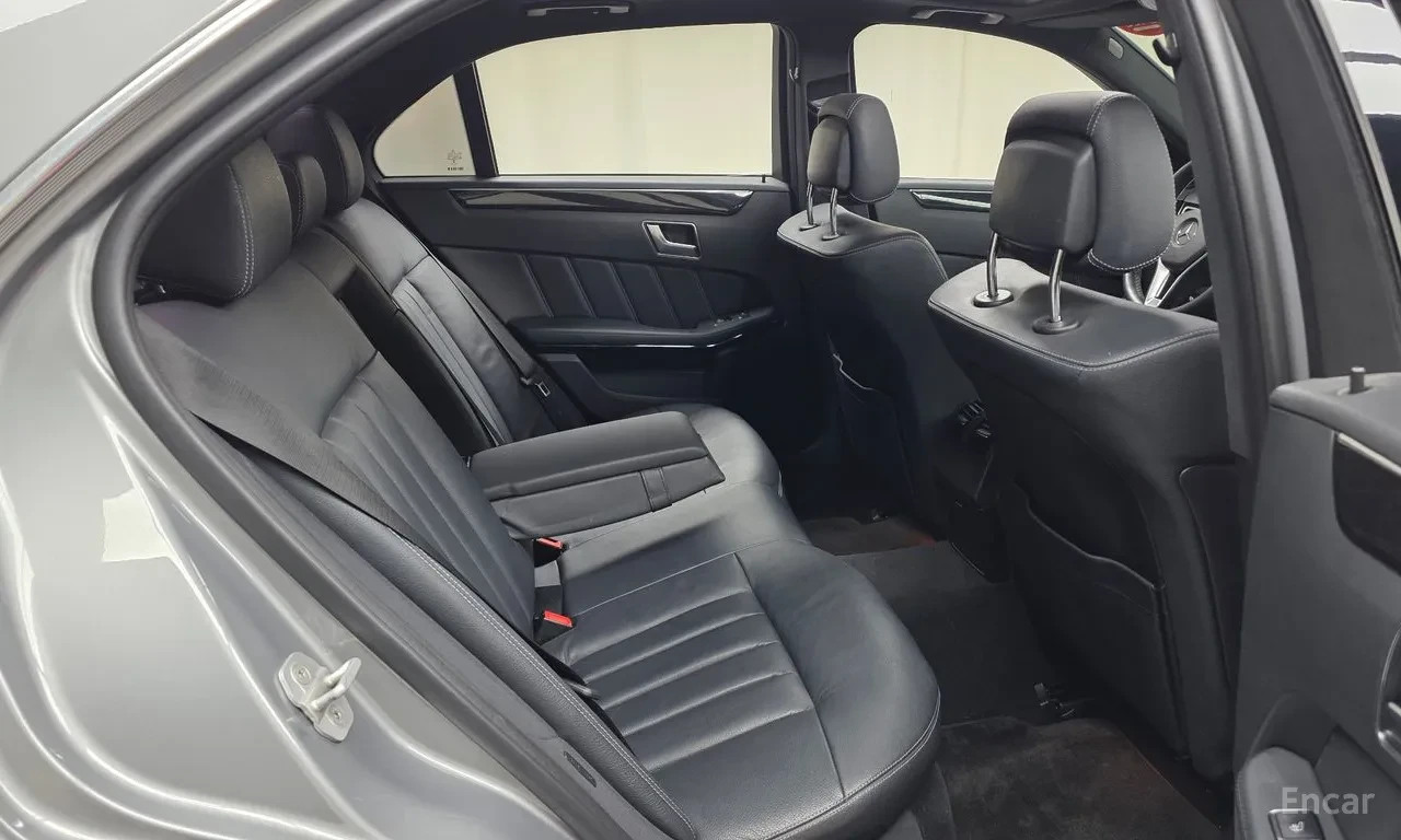 Mercedes-Benz E 250 4MATIC , снимка 9 - Автомобили и джипове - 56104961