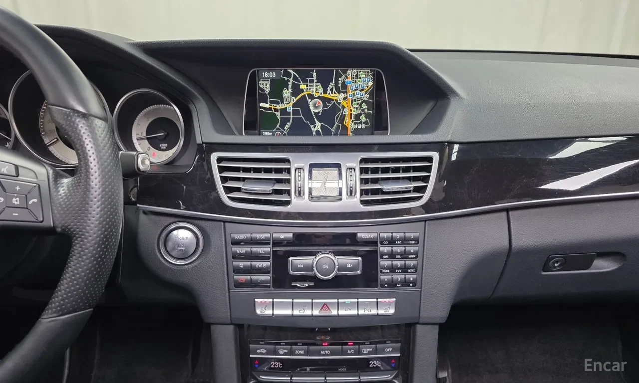 Mercedes-Benz E 250 4MATIC , снимка 11 - Автомобили и джипове - 56104961