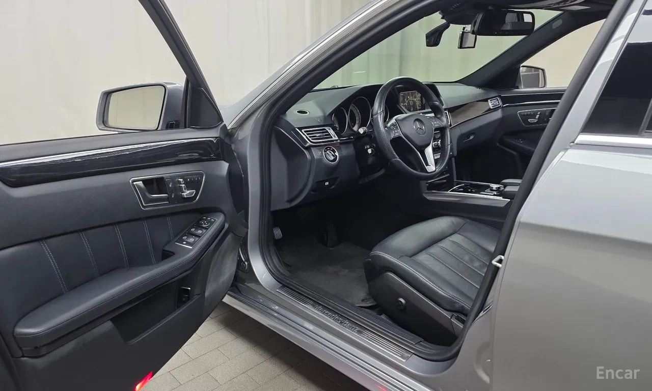 Mercedes-Benz E 250 4MATIC , снимка 7 - Автомобили и джипове - 56104961