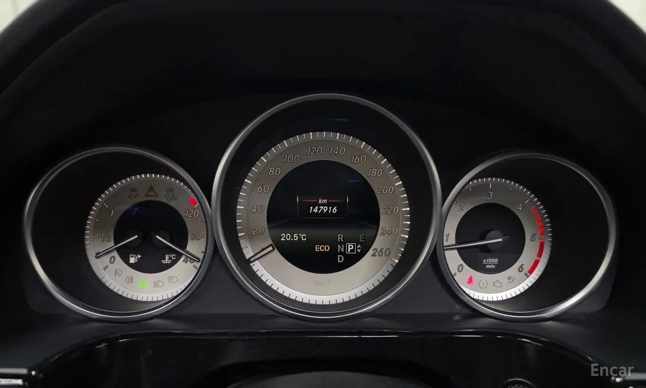Mercedes-Benz E 250 4MATIC , снимка 6 - Автомобили и джипове - 56104961