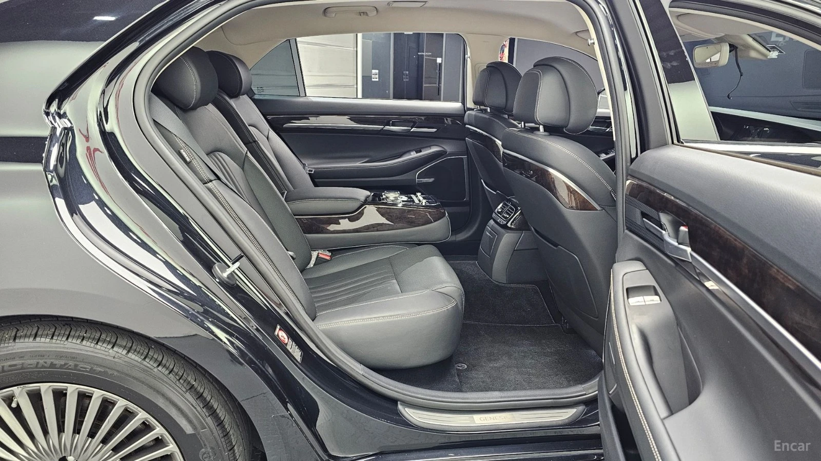 Genesis G90 Luxury, снимка 12 - Автомобили и джипове - 56166836