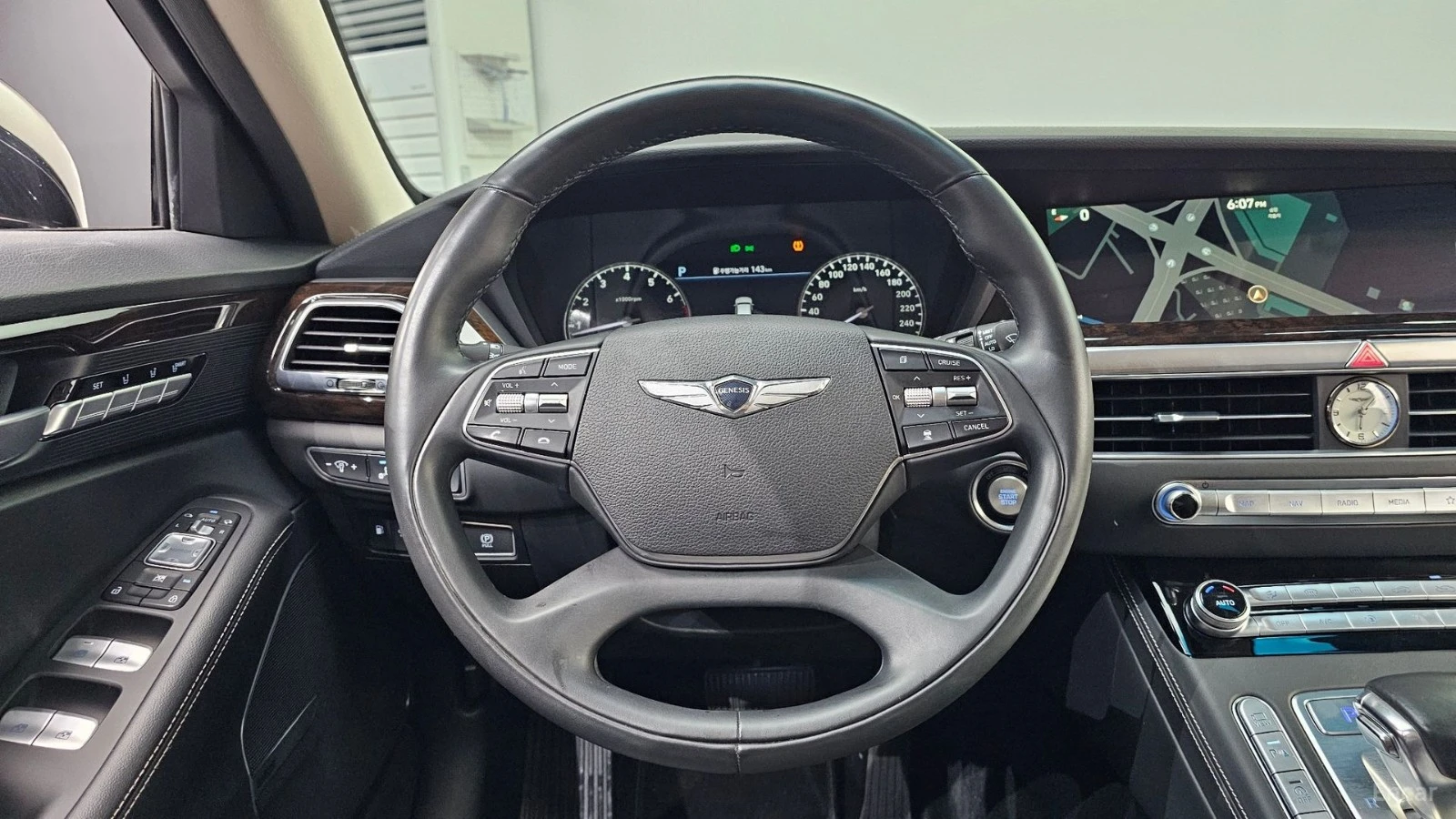 Genesis G90 Luxury, снимка 13 - Автомобили и джипове - 56166836