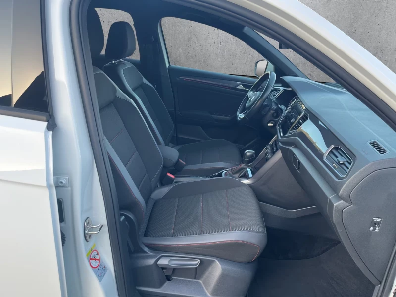 VW T-Roc SPORT/150HP/DSG/LED/NAVI/ACC/CARPLAY/189g, снимка 12 - Автомобили и джипове - 51454974