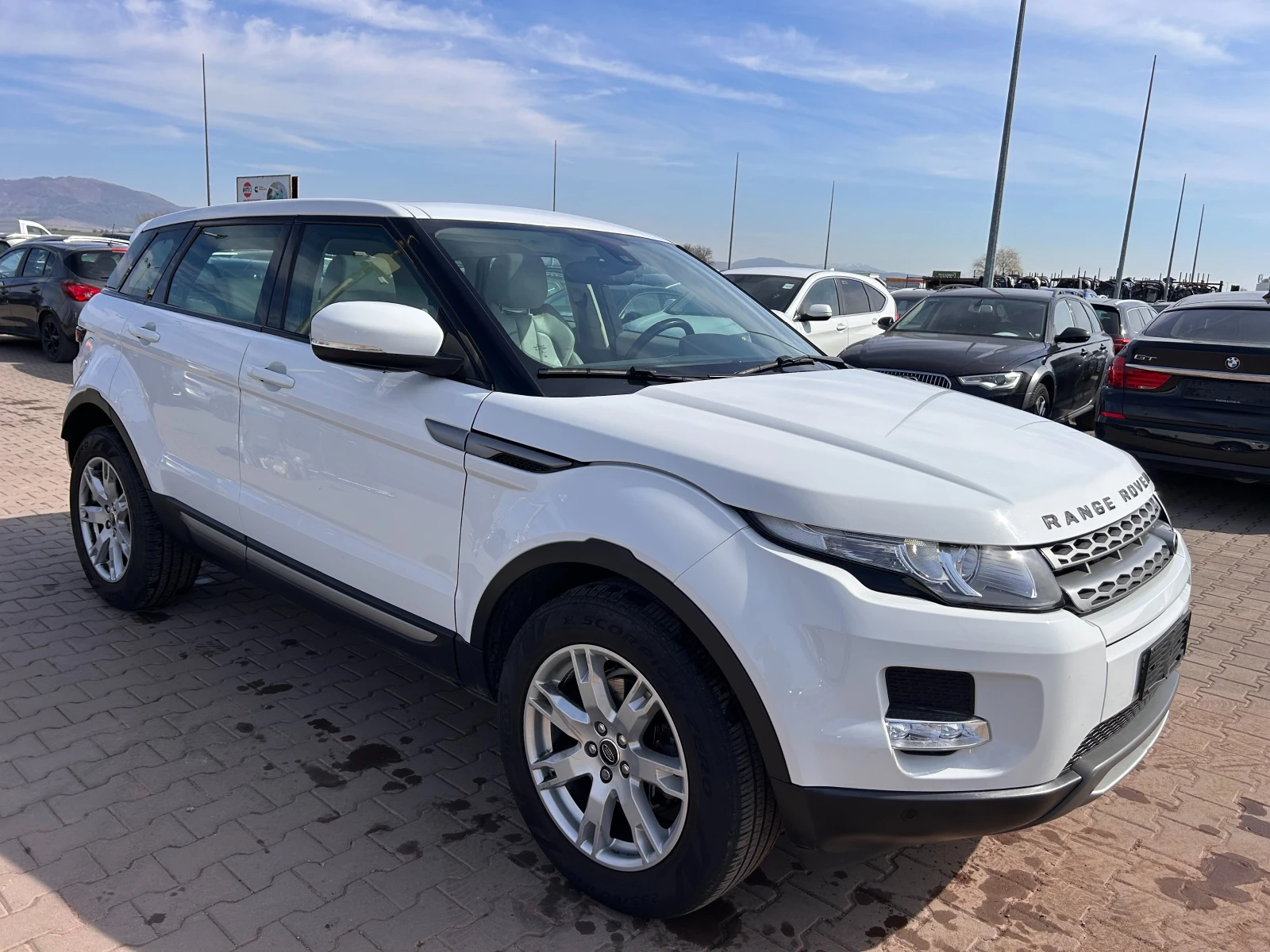 Land Rover Evoque 2.2TD4 4X4 AVTOMAT/NAVI/KOJA EURO 5 - изображение 4