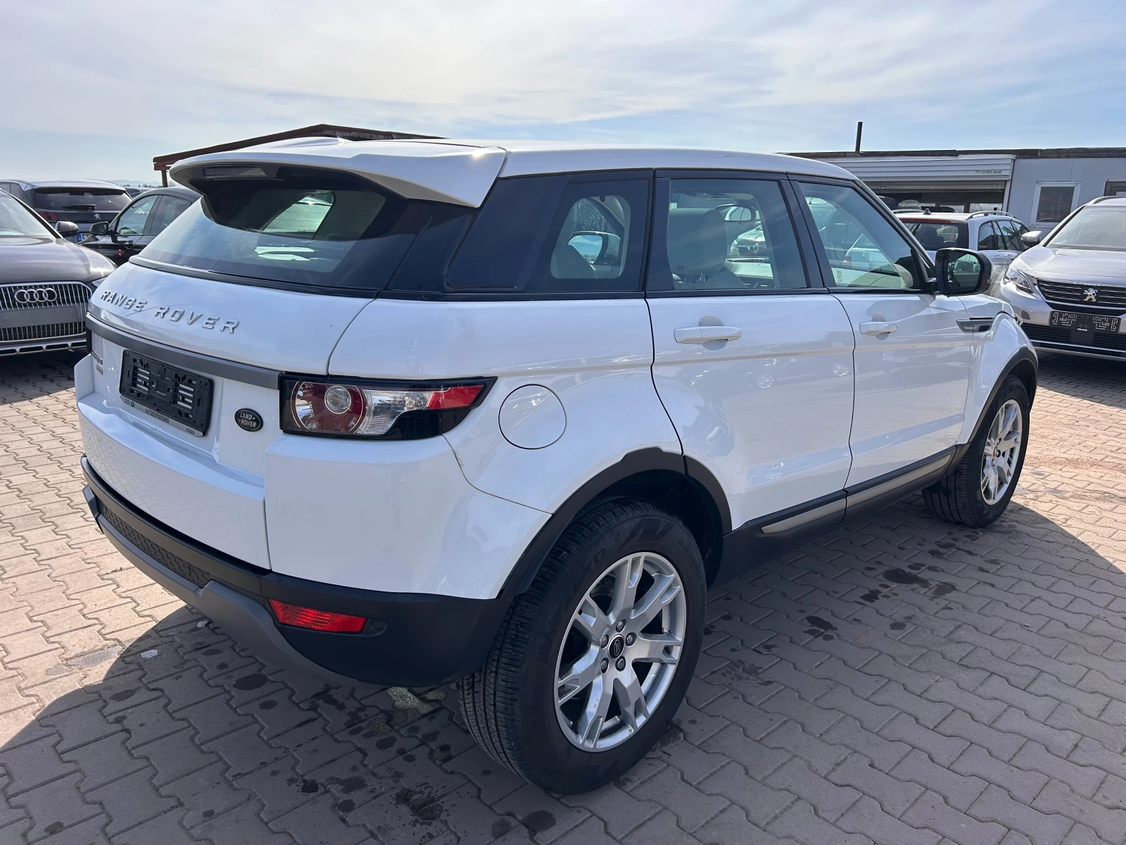 Land Rover Evoque 2.2TD4 4X4 AVTOMAT/NAVI/KOJA EURO 5 - изображение 6