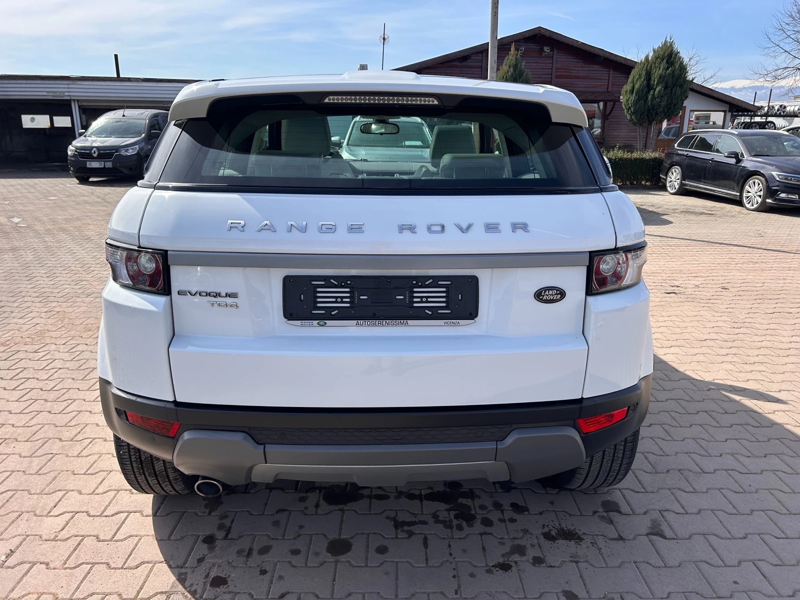 Land Rover Evoque 2.2TD4 4X4 AVTOMAT/NAVI/KOJA EURO 5 - изображение 7