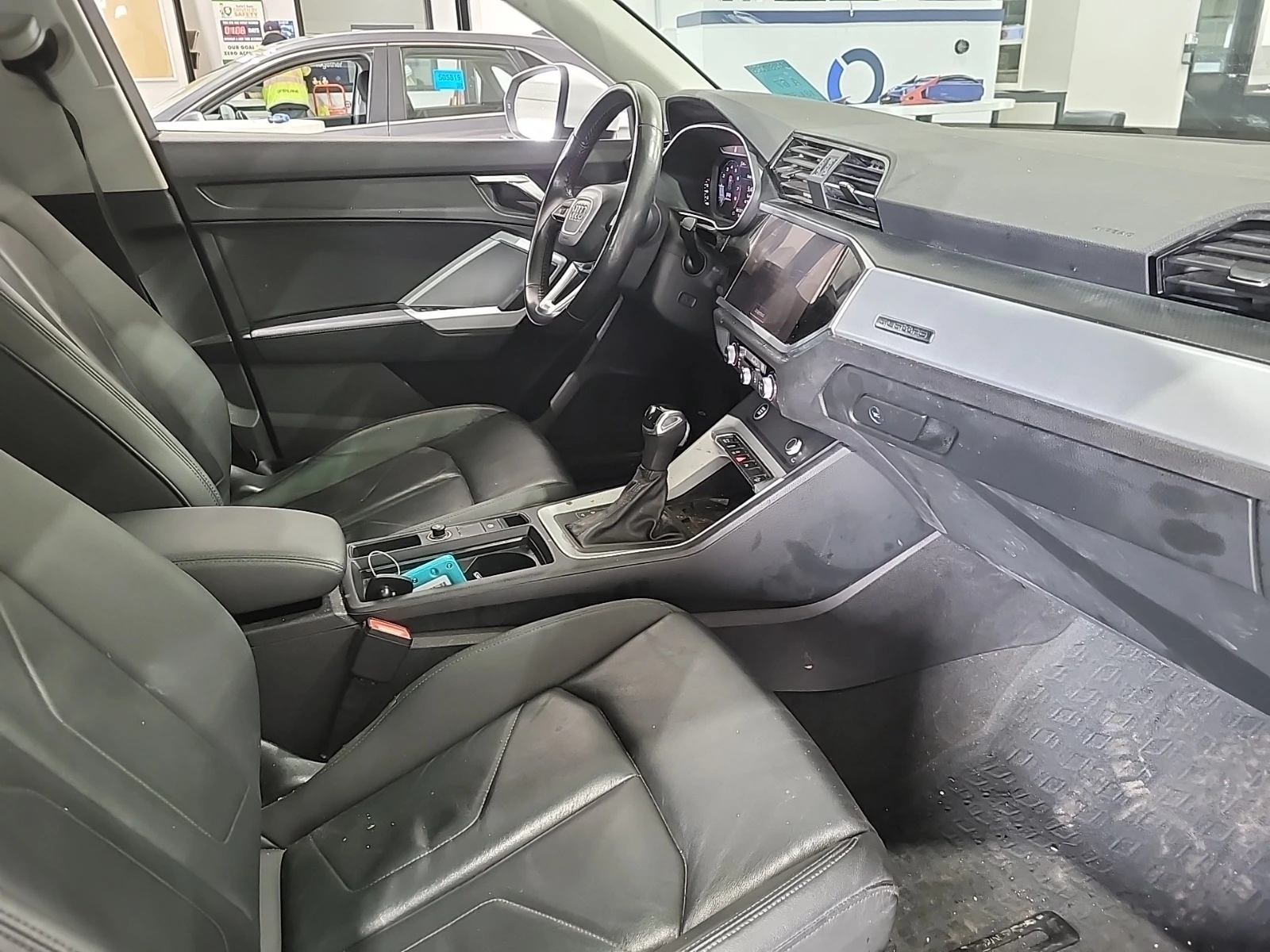 Audi Q3 S LINE PREMIUM * * CARFAX * * АВТО КРЕДИТ * * , снимка 9 - Автомобили и джипове - 54324150