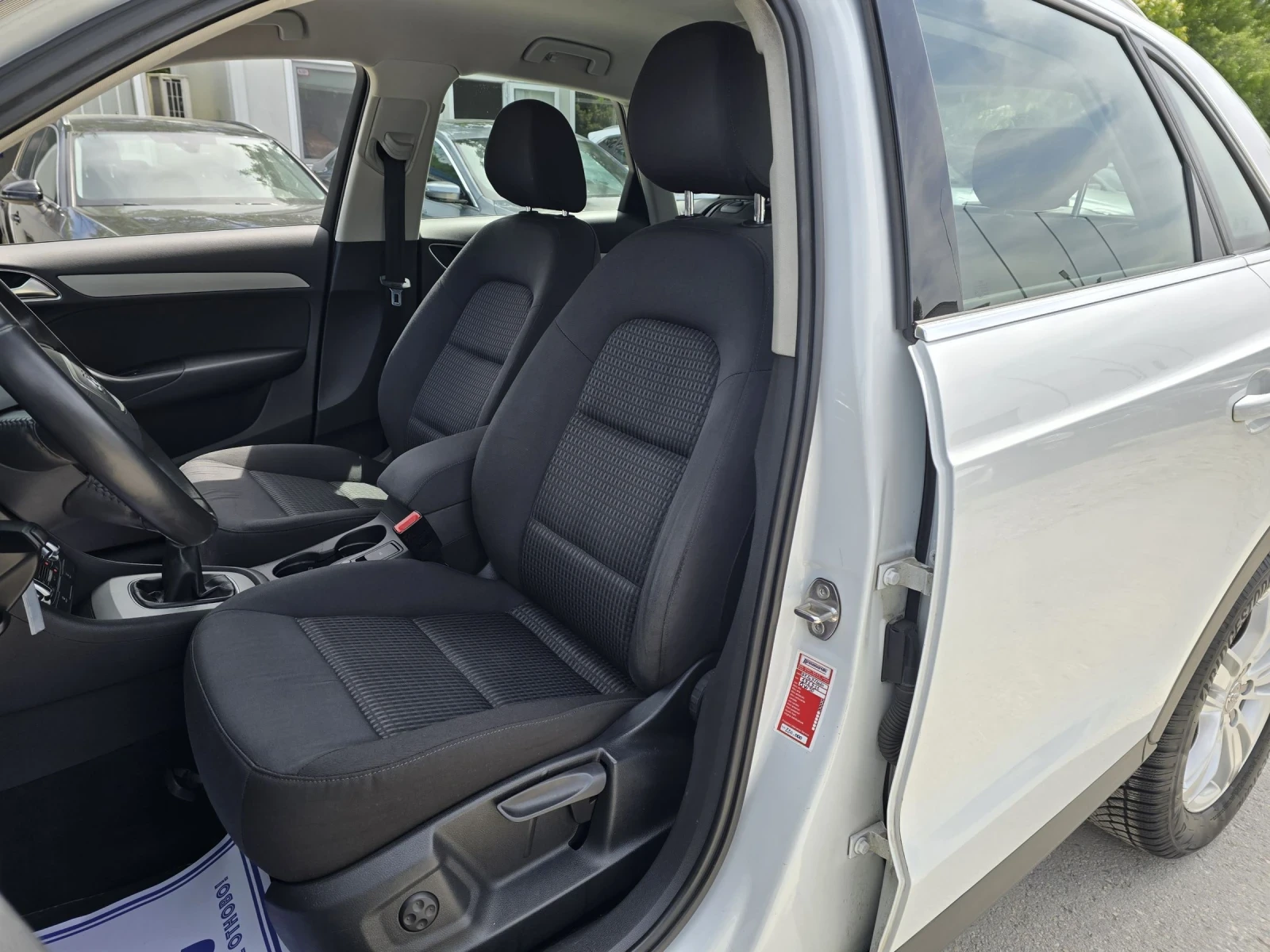 Audi Q3 2.0TDI 140к.с 6 Скорости Топ , снимка 9 - Автомобили и джипове - 54608571