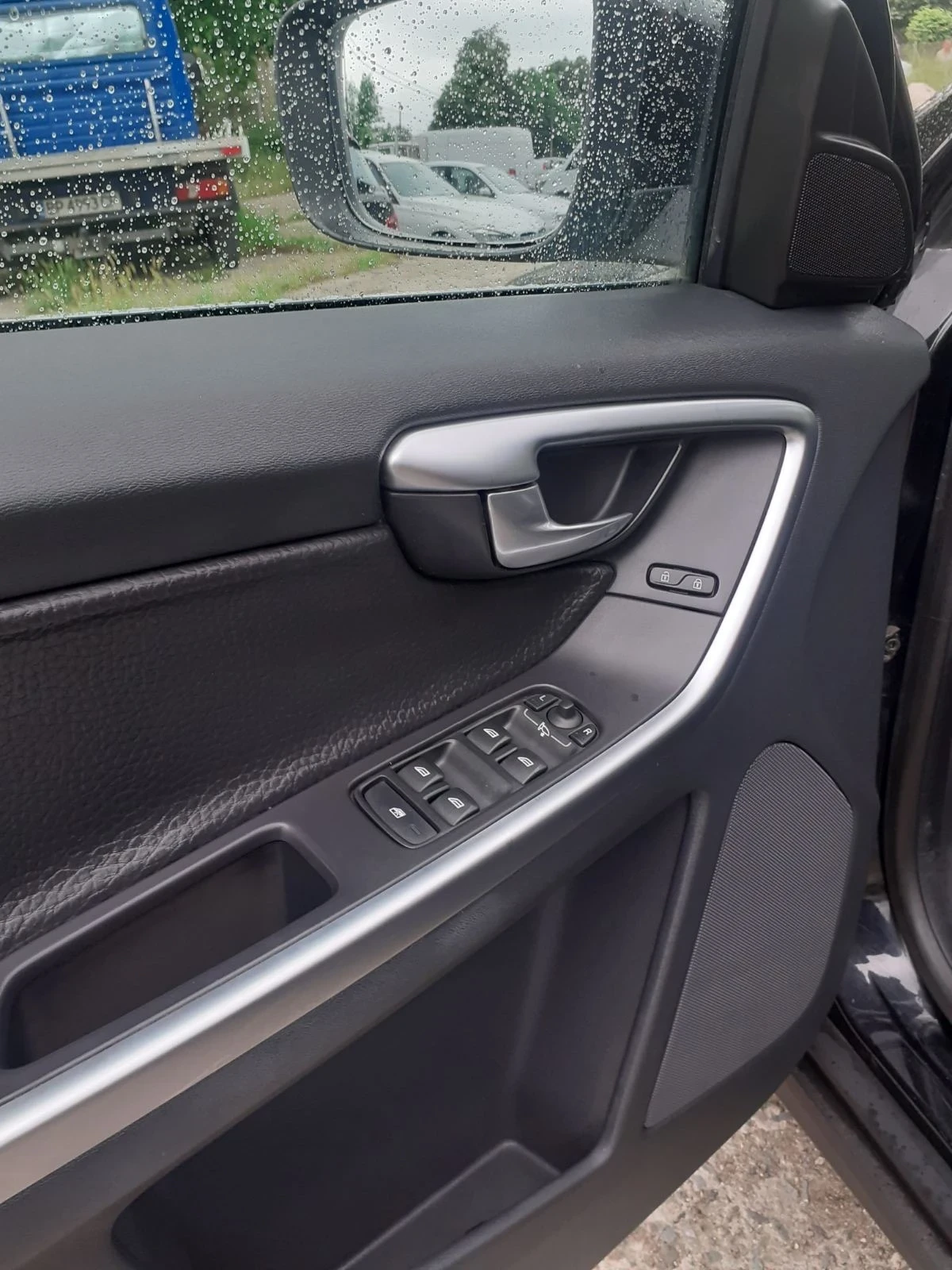 Volvo XC60, снимка 8 - Автомобили и джипове - 54640339