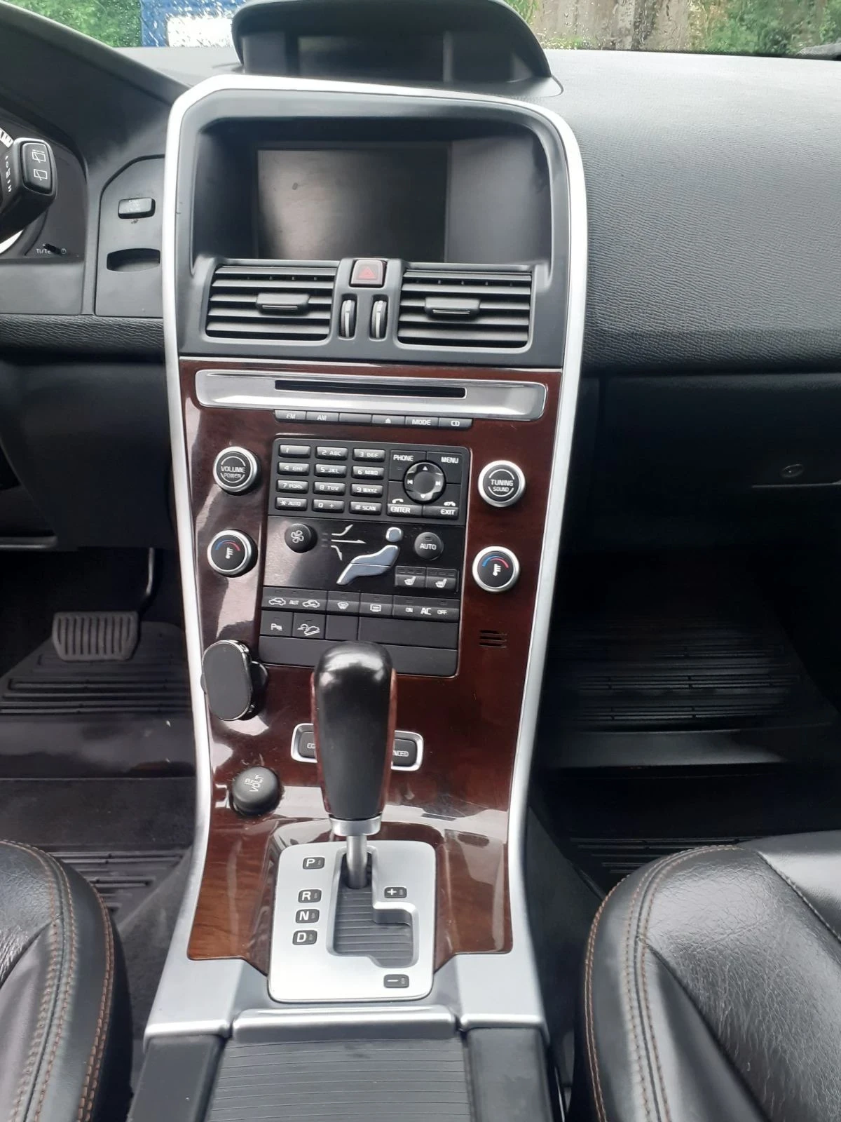 Volvo XC60, снимка 10 - Автомобили и джипове - 54640339
