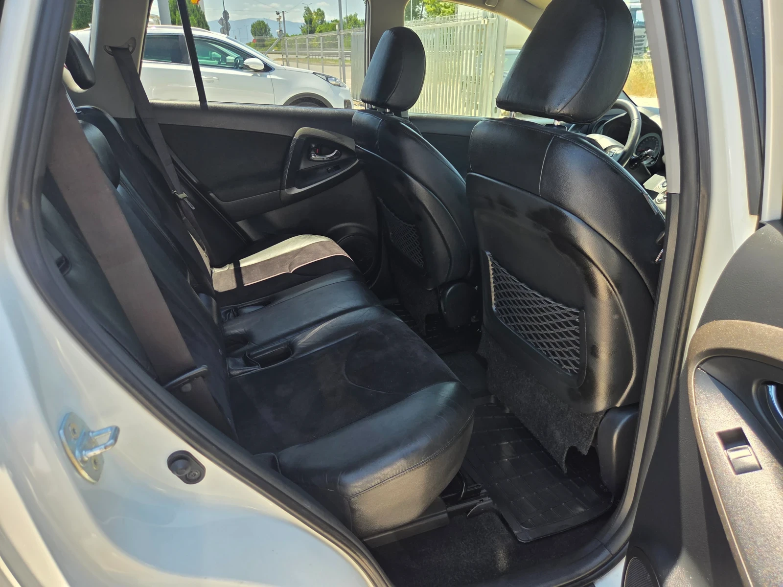 Toyota Rav4 4x4/FULL MAX, снимка 12 - Автомобили и джипове - 55242644