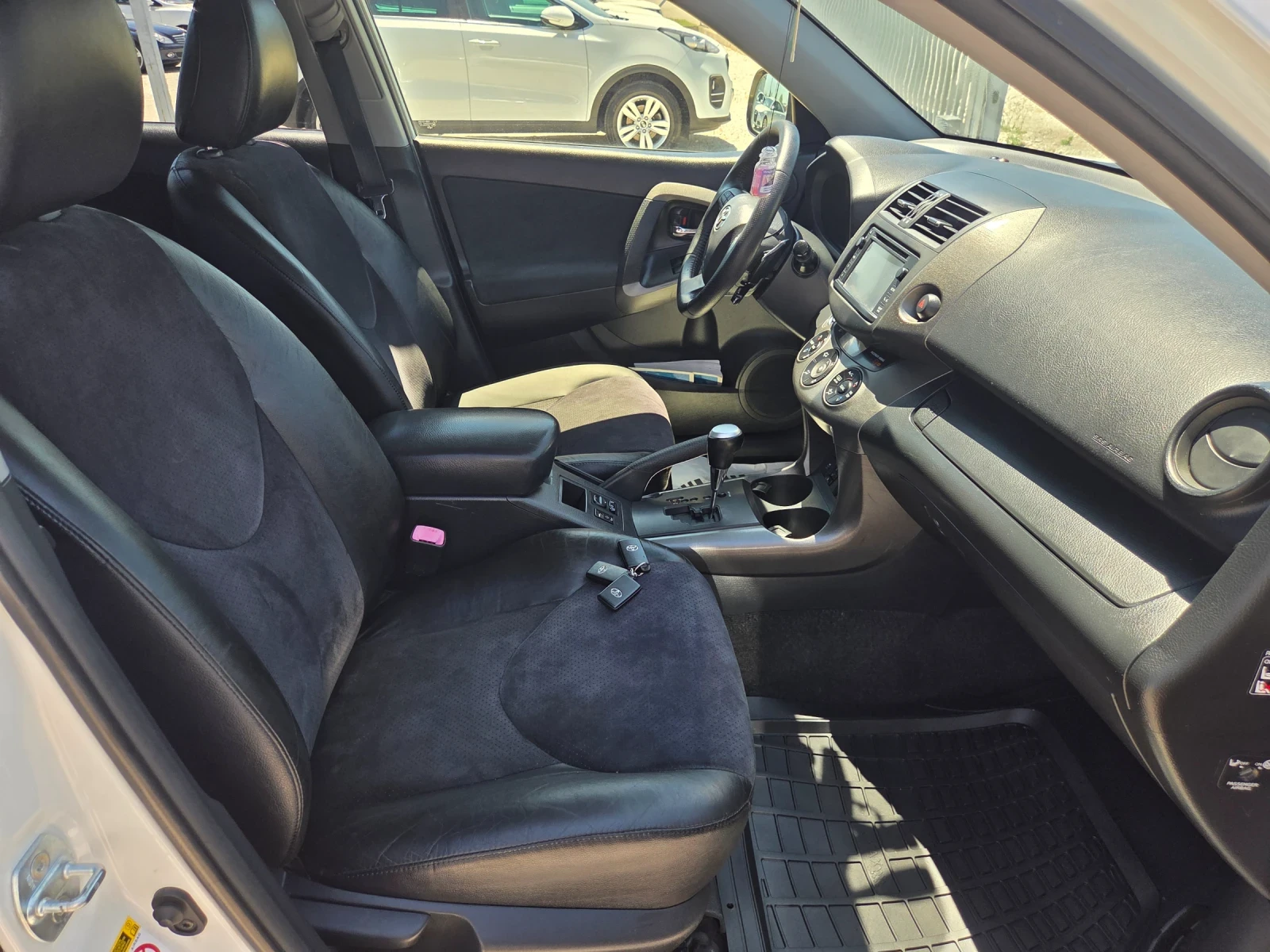 Toyota Rav4 4x4/FULL MAX, снимка 11 - Автомобили и джипове - 55242644