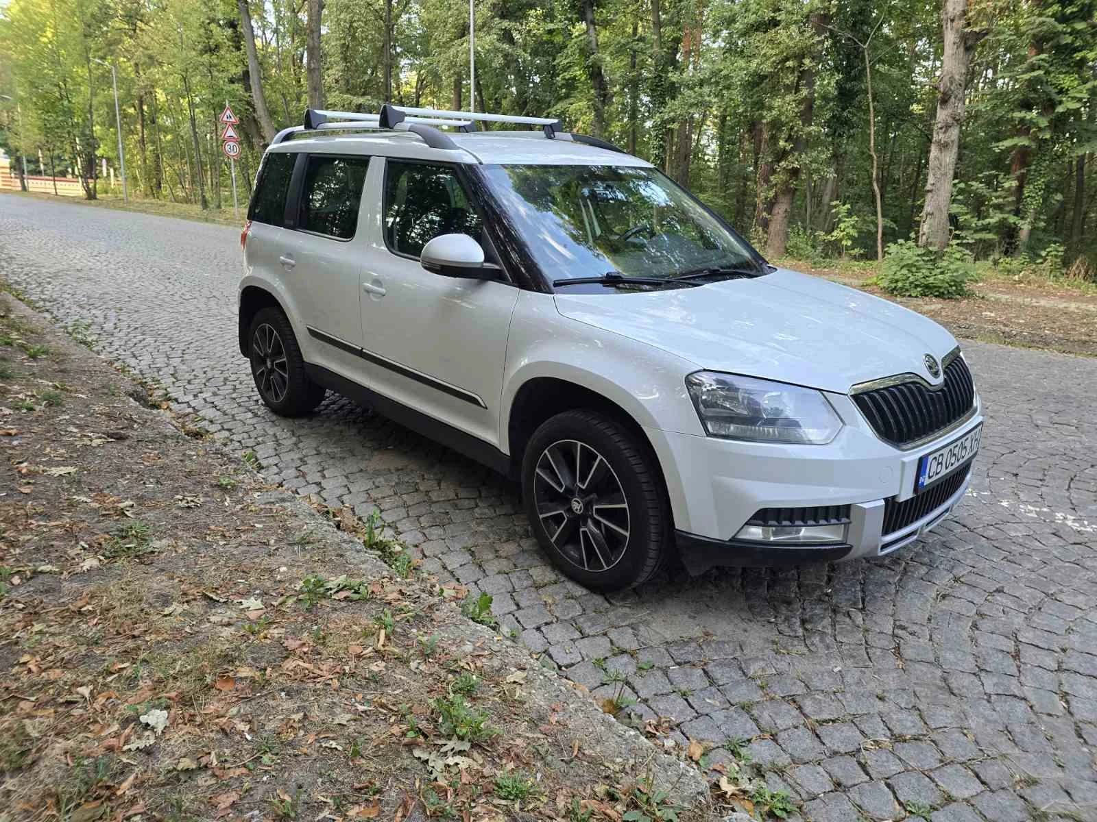 Skoda Yeti 2.0 140hp DSG 4x4 Adventure, снимка 2 - Автомобили и джипове - 55883607