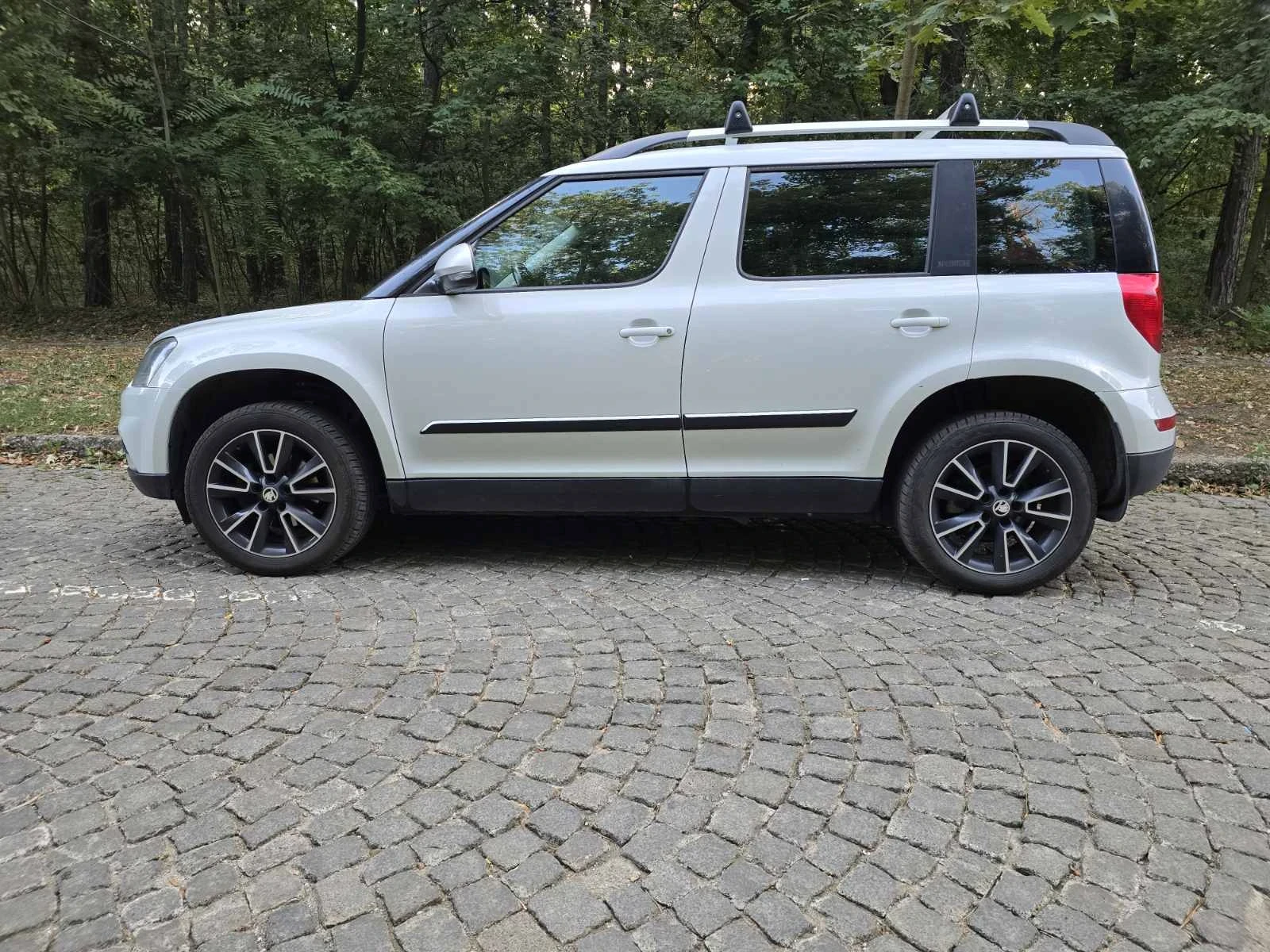 Skoda Yeti 2.0 140hp DSG 4x4 Adventure, снимка 4 - Автомобили и джипове - 55883607