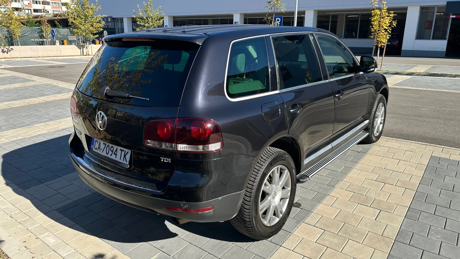 VW Touareg, снимка 6 - Автомобили и джипове - 56349038