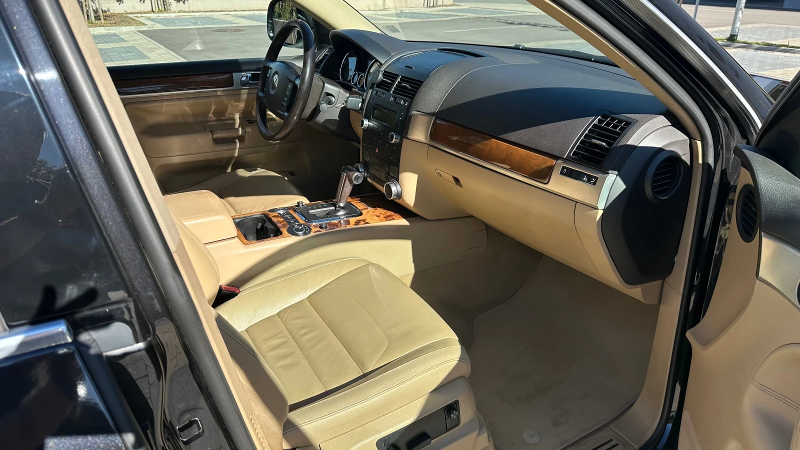 VW Touareg, снимка 10 - Автомобили и джипове - 56349038
